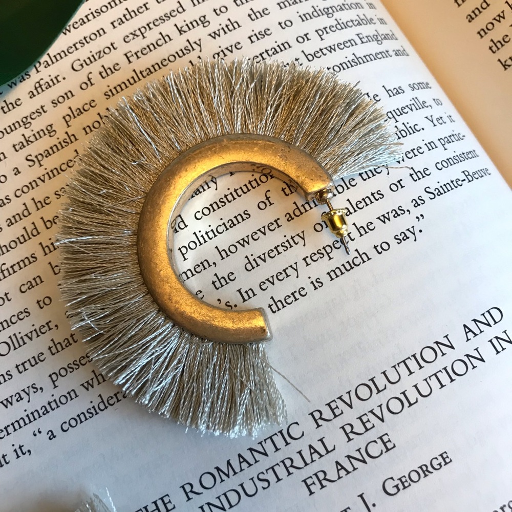 “Celia” Open hoop Cotton tassel earrings taupe - Picture 4 of 4